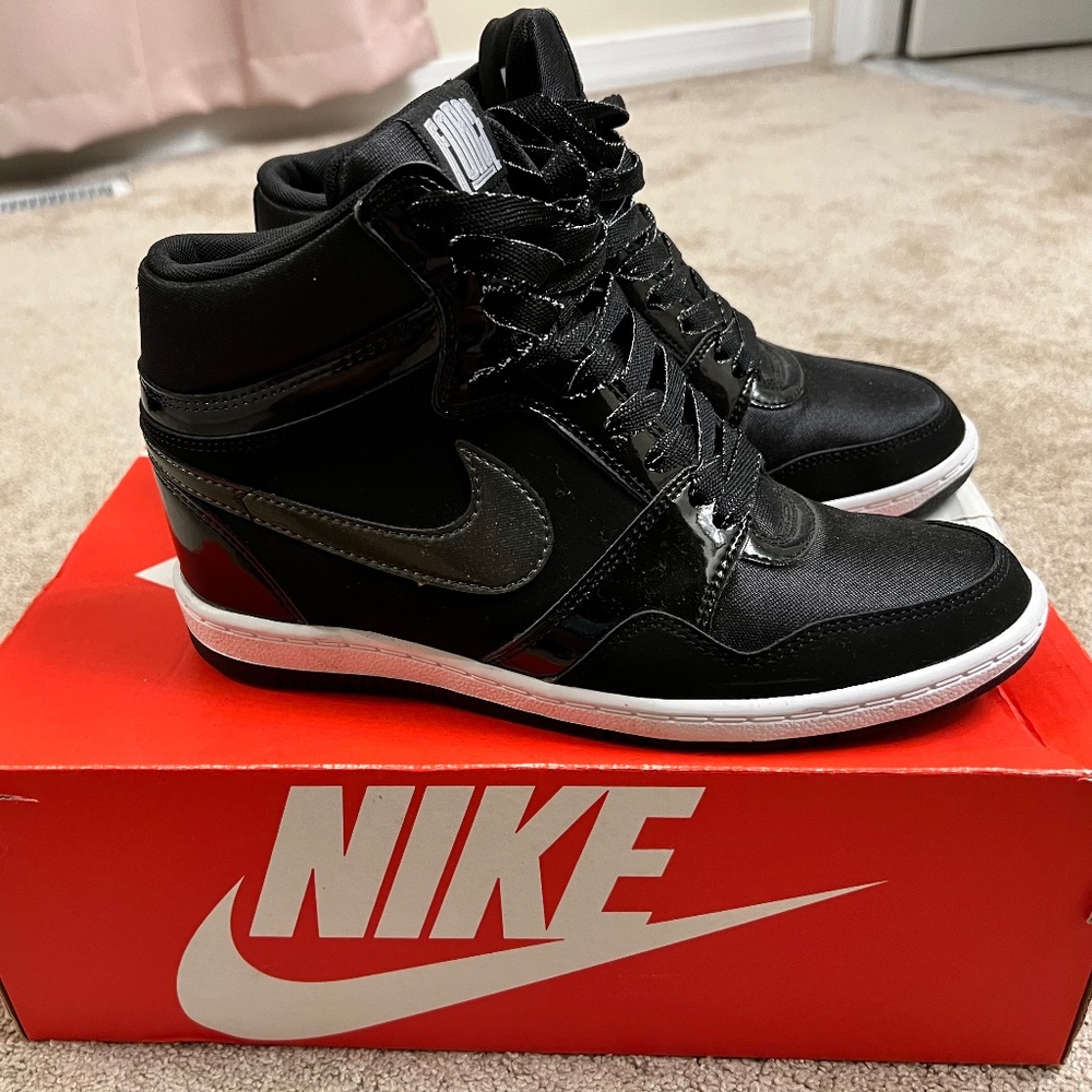 Womens 10 Nike Force Sky High